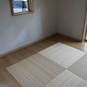 リビングに隣接する樹脂畳の部屋