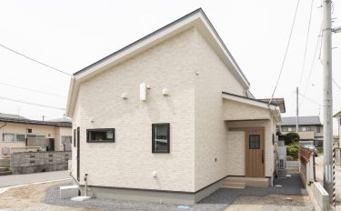 まもなく定年を迎えるご夫婦が考えた、趣味を楽しみ、食事を楽しみ、暮らしを楽しむ平屋